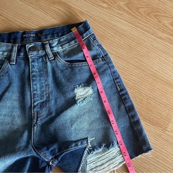 NWT Nasty Gal Organic Denim Distressed High Waisted Jean Shorts Women’s 4 - Picture 6 of 9